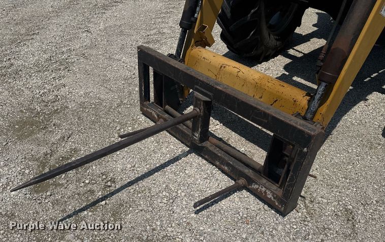 image for item DU9794 2004 Challenger MT525B MFWD tractor