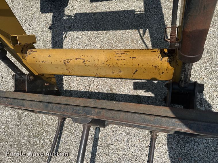 image for item DU9794 2004 Challenger MT525B MFWD tractor