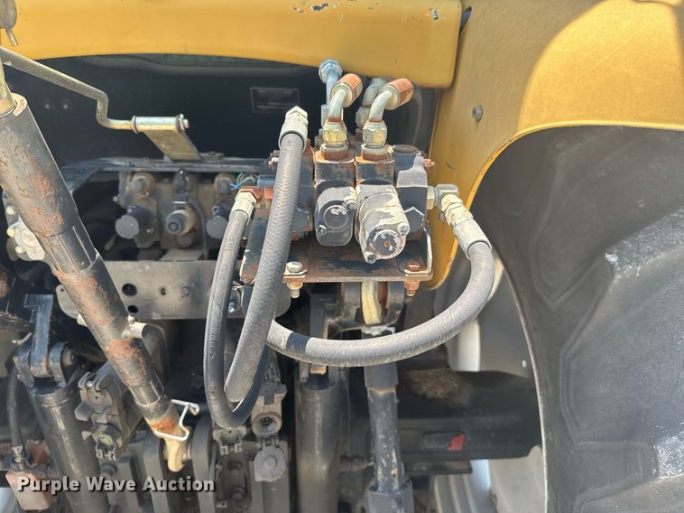 image for item DU9794 2004 Challenger MT525B MFWD tractor