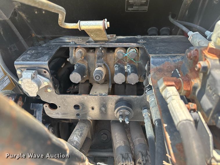 image for item DU9794 2004 Challenger MT525B MFWD tractor