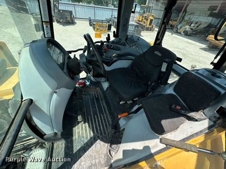 image for item DU9794 2004 Challenger MT525B MFWD tractor