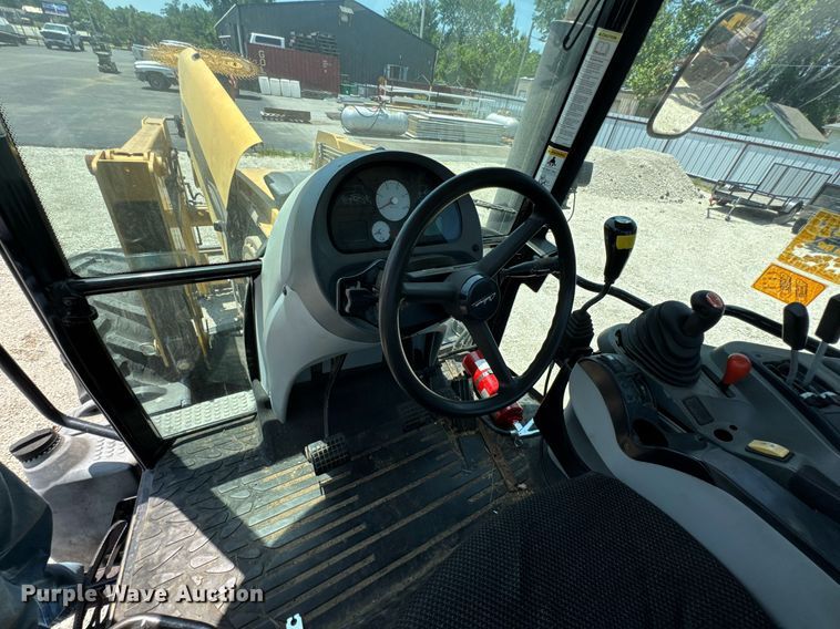 image for item DU9794 2004 Challenger MT525B MFWD tractor