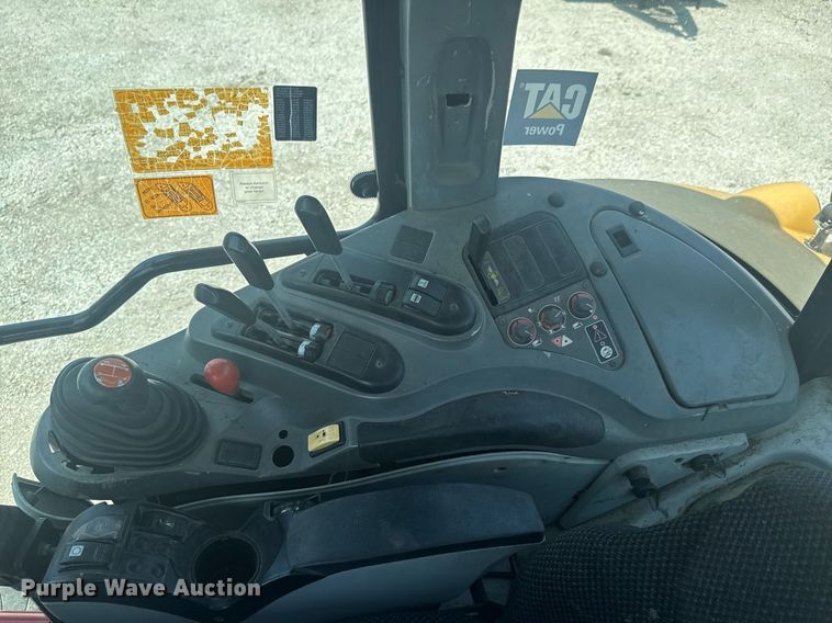 image for item DU9794 2004 Challenger MT525B MFWD tractor