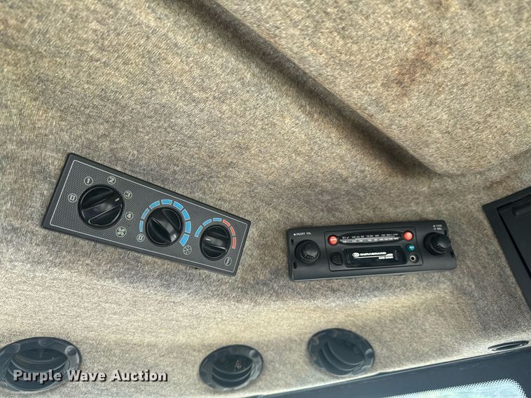 image for item DU9794 2004 Challenger MT525B MFWD tractor