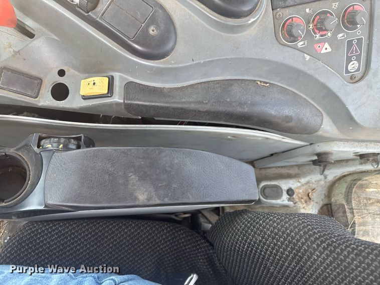 image for item DU9794 2004 Challenger MT525B MFWD tractor