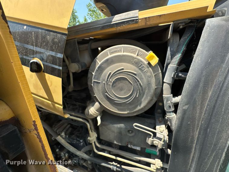 image for item DU9794 2004 Challenger MT525B MFWD tractor