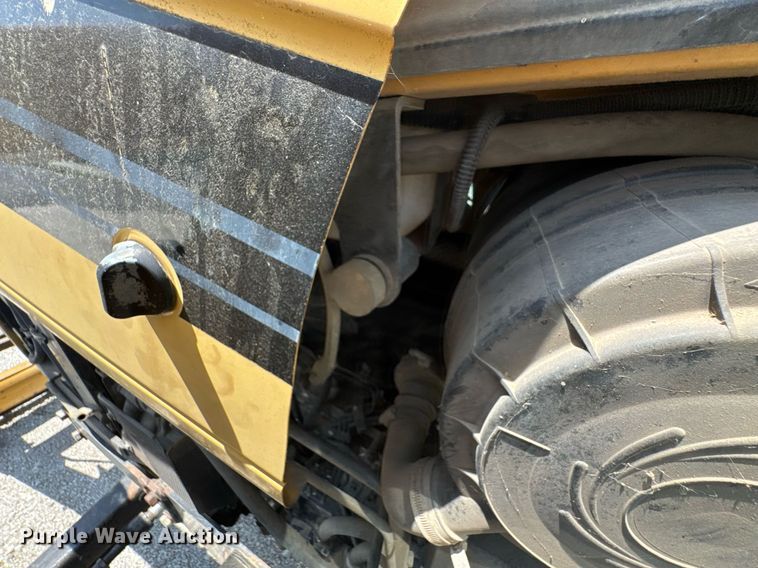 image for item DU9794 2004 Challenger MT525B MFWD tractor