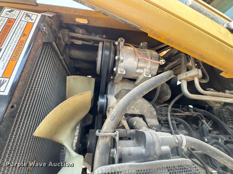 image for item DU9794 2004 Challenger MT525B MFWD tractor