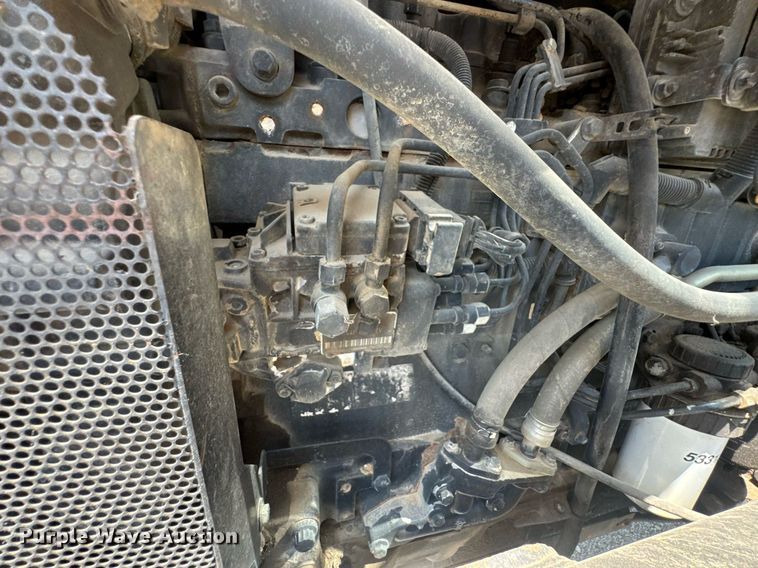 image for item DU9794 2004 Challenger MT525B MFWD tractor