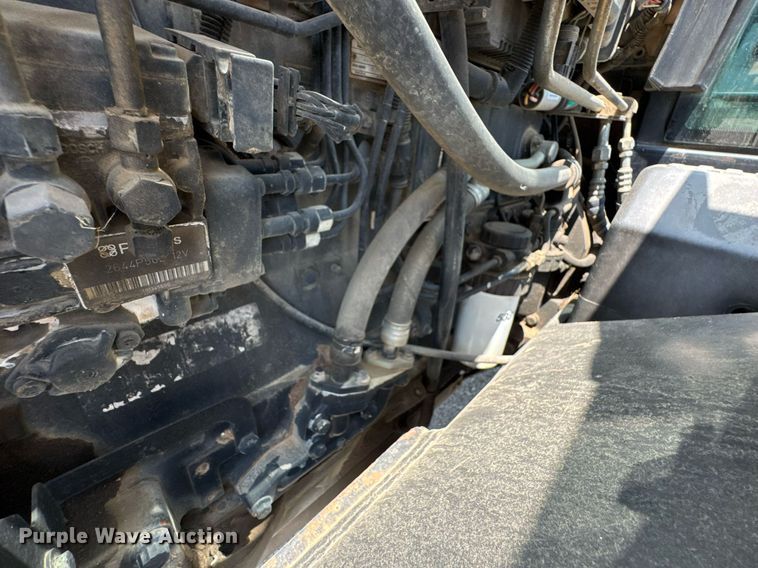 image for item DU9794 2004 Challenger MT525B MFWD tractor