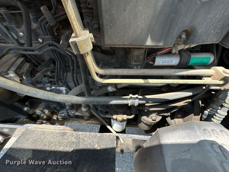 image for item DU9794 2004 Challenger MT525B MFWD tractor