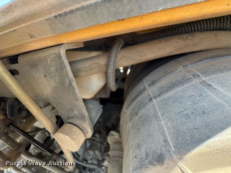 image for item DU9794 2004 Challenger MT525B MFWD tractor