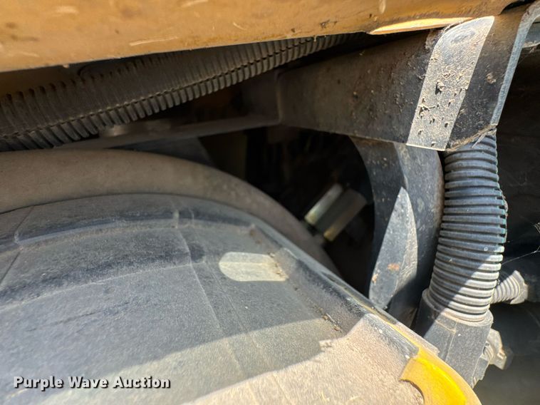 image for item DU9794 2004 Challenger MT525B MFWD tractor