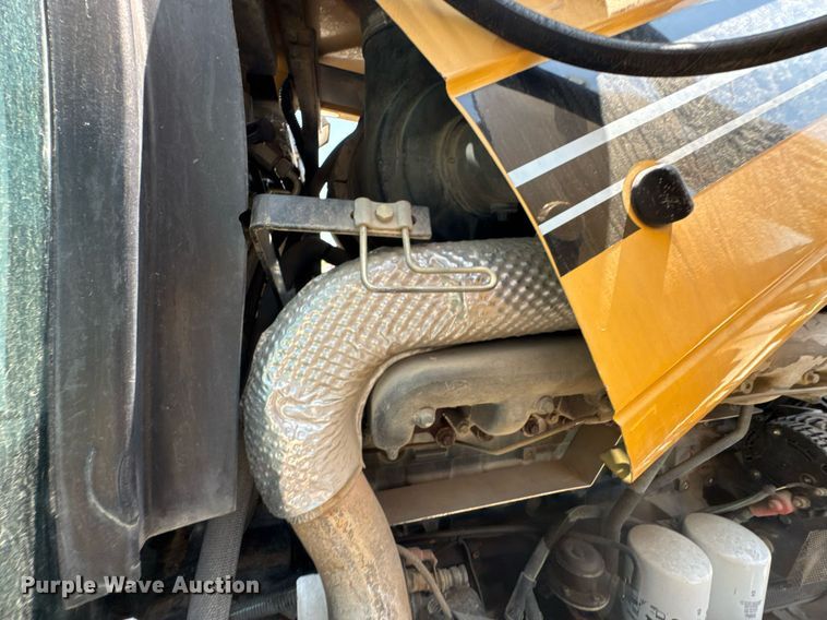 image for item DU9794 2004 Challenger MT525B MFWD tractor