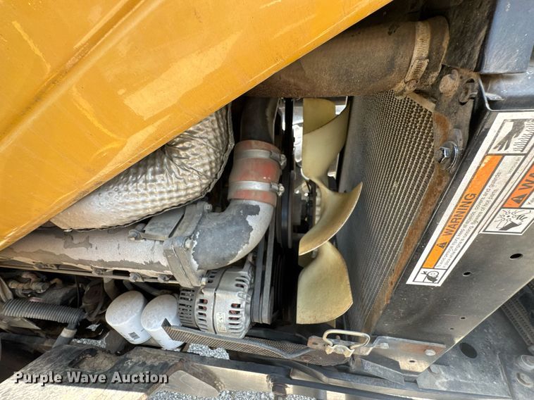 image for item DU9794 2004 Challenger MT525B MFWD tractor