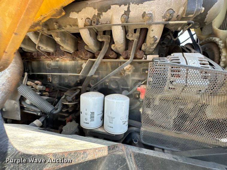 image for item DU9794 2004 Challenger MT525B MFWD tractor