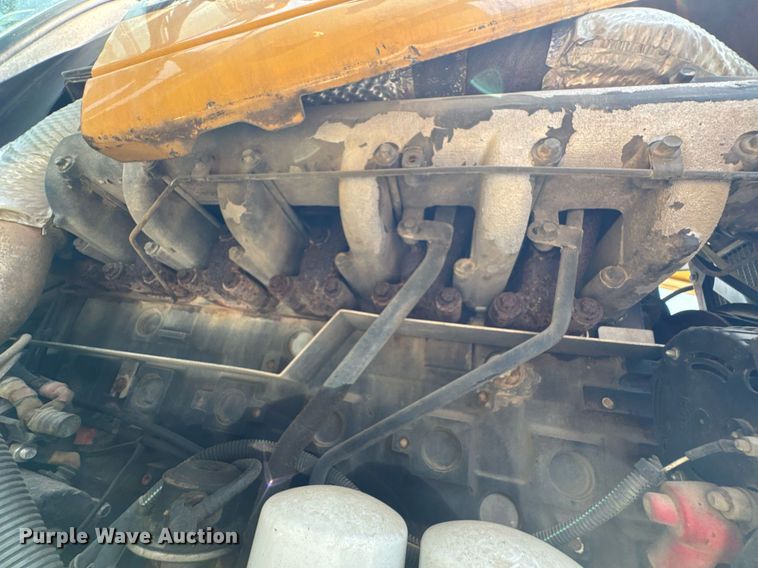 image for item DU9794 2004 Challenger MT525B MFWD tractor