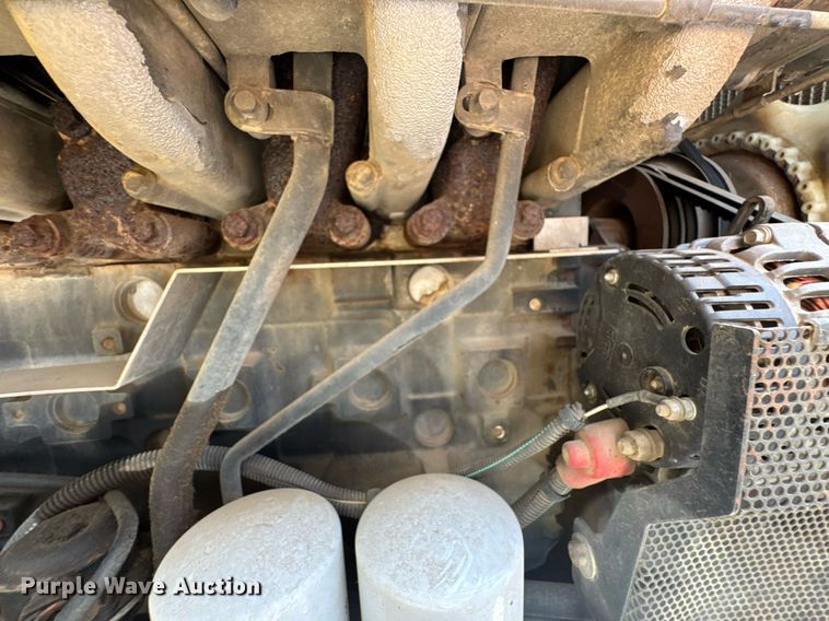 image for item DU9794 2004 Challenger MT525B MFWD tractor