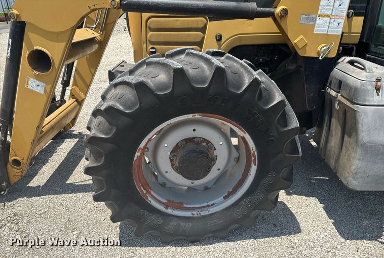 image for item DU9794 2004 Challenger MT525B MFWD tractor