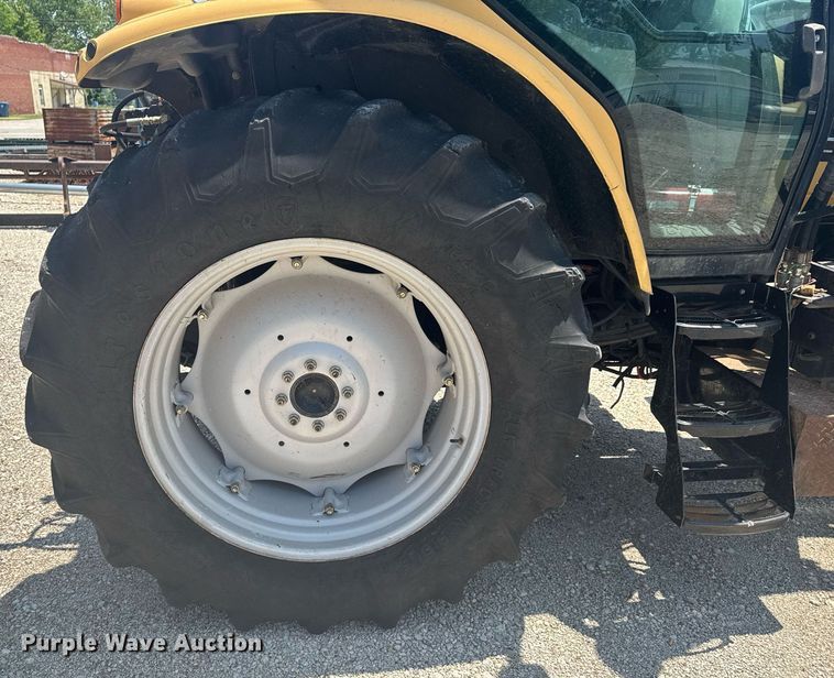 image for item DU9794 2004 Challenger MT525B MFWD tractor