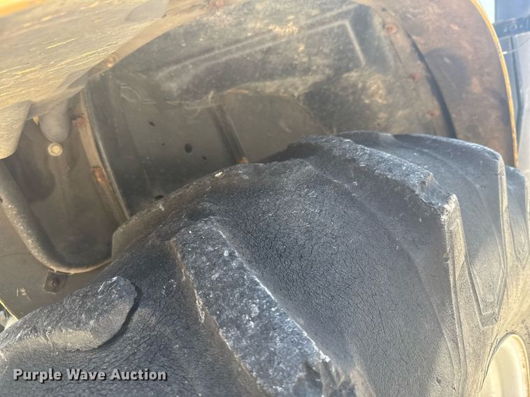 image for item DU9794 2004 Challenger MT525B MFWD tractor