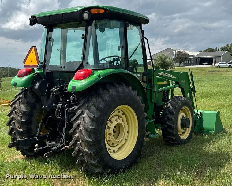 image for item DU9804 2004 John Deere 5520 MFWD tractor