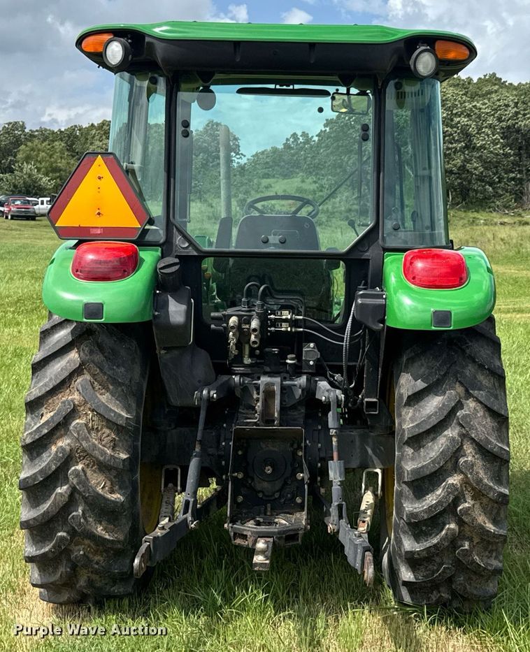 image for item DU9804 2004 John Deere 5520 MFWD tractor