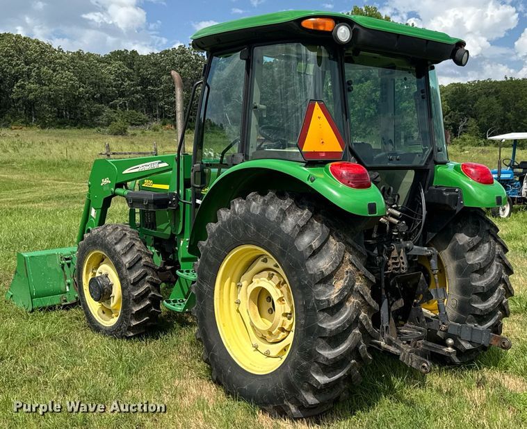 image for item DU9804 2004 John Deere 5520 MFWD tractor