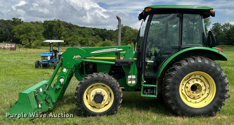 image for item DU9804 2004 John Deere 5520 MFWD tractor