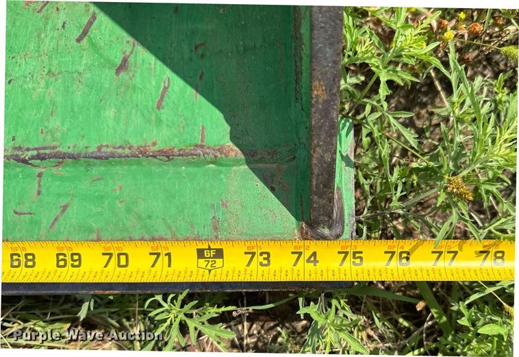 image for item DU9804 2004 John Deere 5520 MFWD tractor