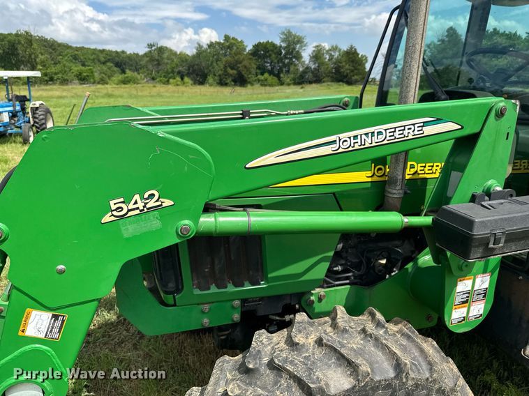 image for item DU9804 2004 John Deere 5520 MFWD tractor