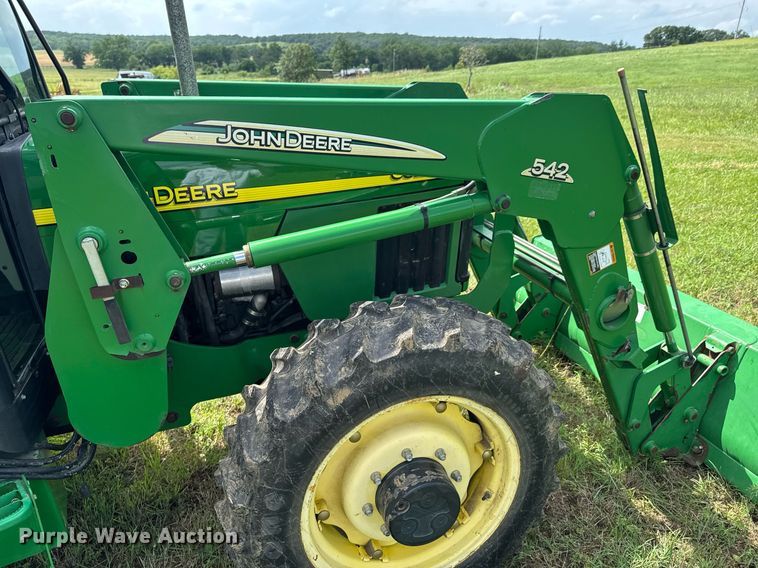 image for item DU9804 2004 John Deere 5520 MFWD tractor