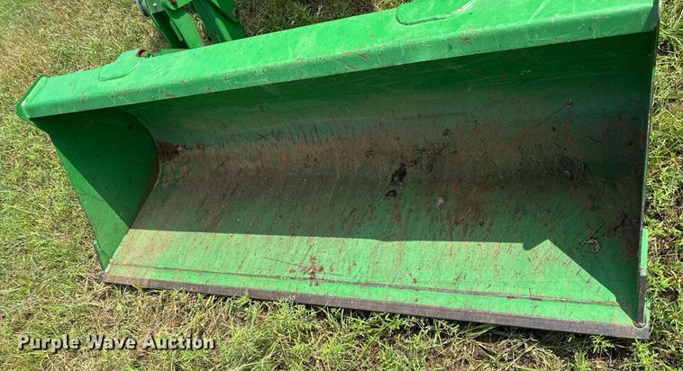 image for item DU9804 2004 John Deere 5520 MFWD tractor