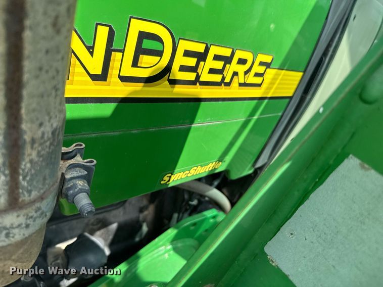image for item DU9804 2004 John Deere 5520 MFWD tractor