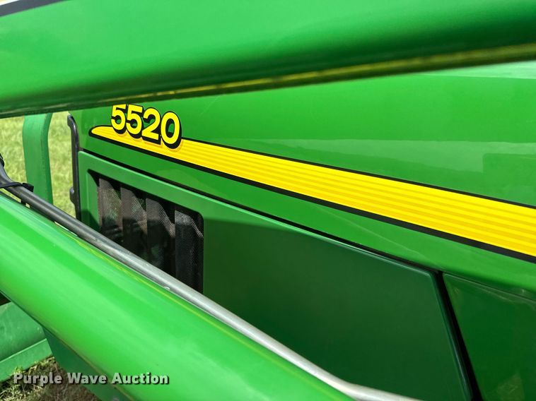 image for item DU9804 2004 John Deere 5520 MFWD tractor