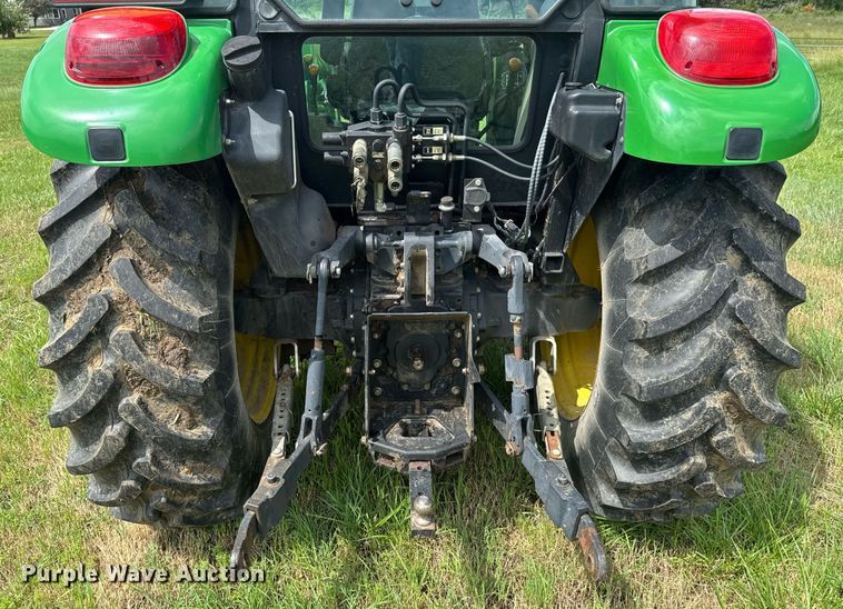 image for item DU9804 2004 John Deere 5520 MFWD tractor