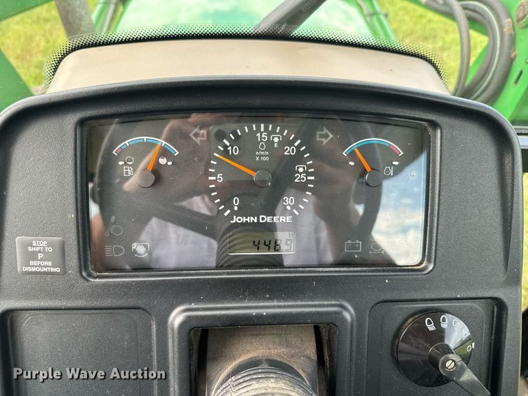 image for item DU9804 2004 John Deere 5520 MFWD tractor