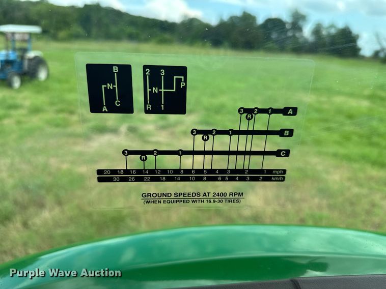 image for item DU9804 2004 John Deere 5520 MFWD tractor