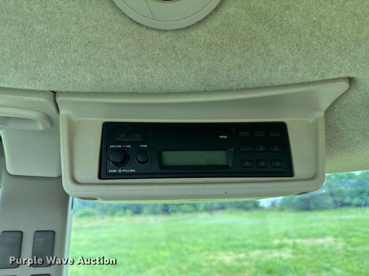 image for item DU9804 2004 John Deere 5520 MFWD tractor