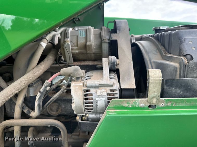 image for item DU9804 2004 John Deere 5520 MFWD tractor