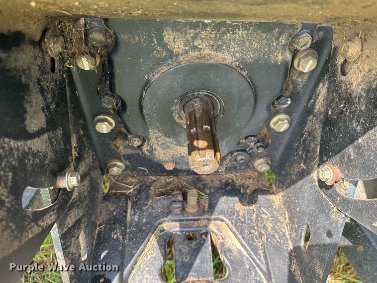 image for item DU9804 2004 John Deere 5520 MFWD tractor