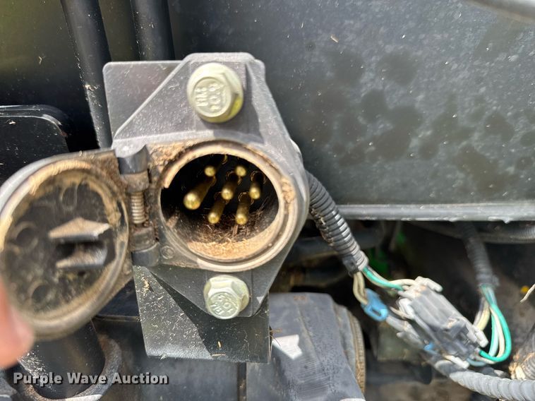 image for item DU9804 2004 John Deere 5520 MFWD tractor