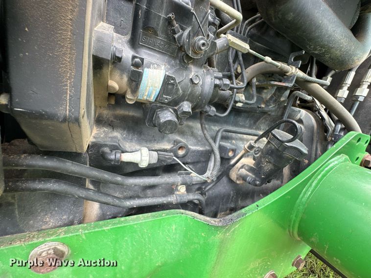 image for item DU9804 2004 John Deere 5520 MFWD tractor