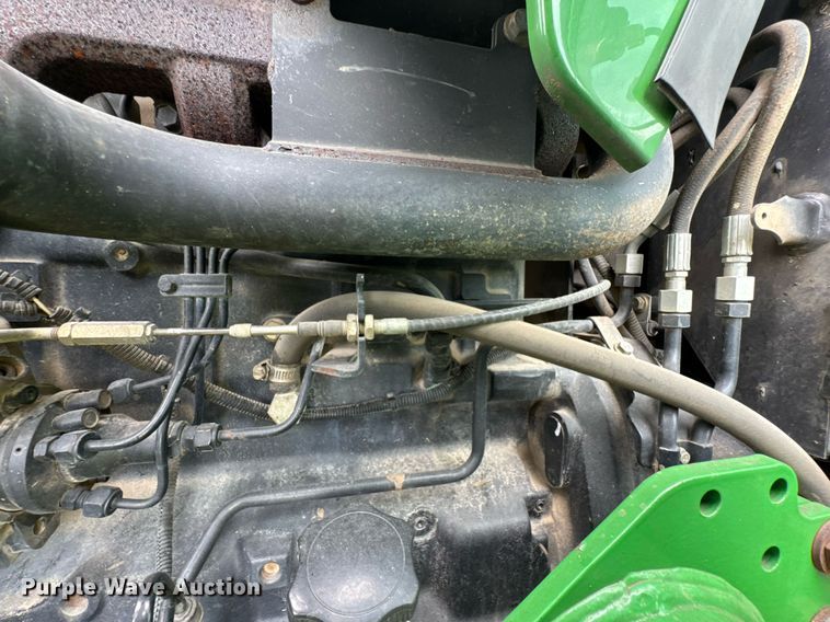 image for item DU9804 2004 John Deere 5520 MFWD tractor