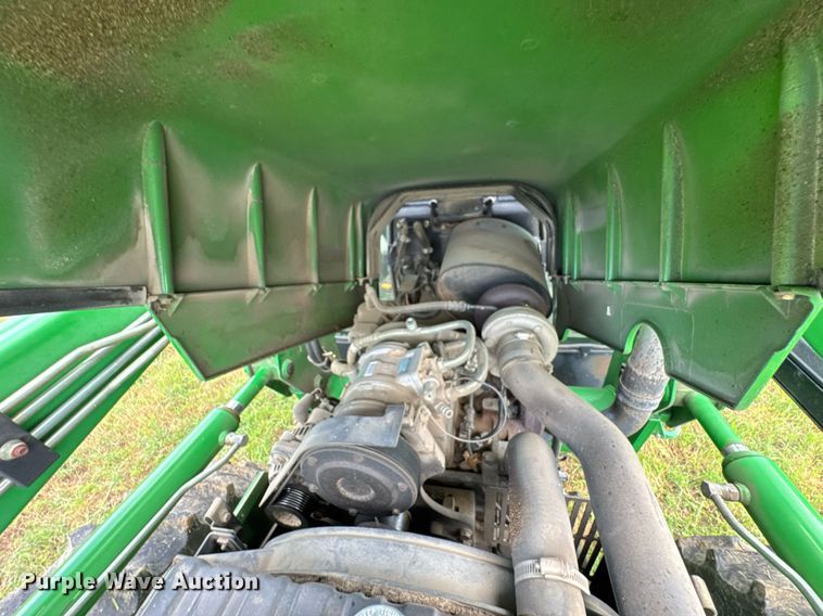 image for item DU9804 2004 John Deere 5520 MFWD tractor