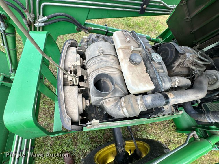 image for item DU9804 2004 John Deere 5520 MFWD tractor