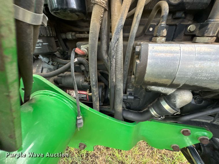 image for item DU9804 2004 John Deere 5520 MFWD tractor