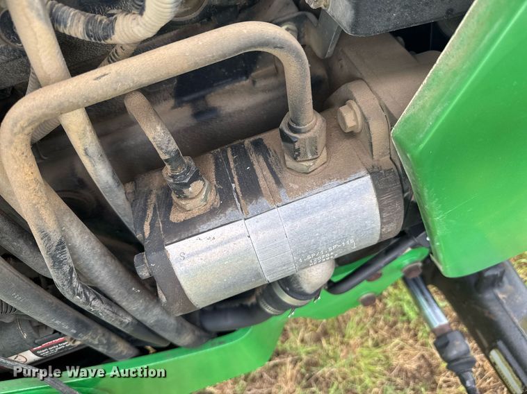 image for item DU9804 2004 John Deere 5520 MFWD tractor