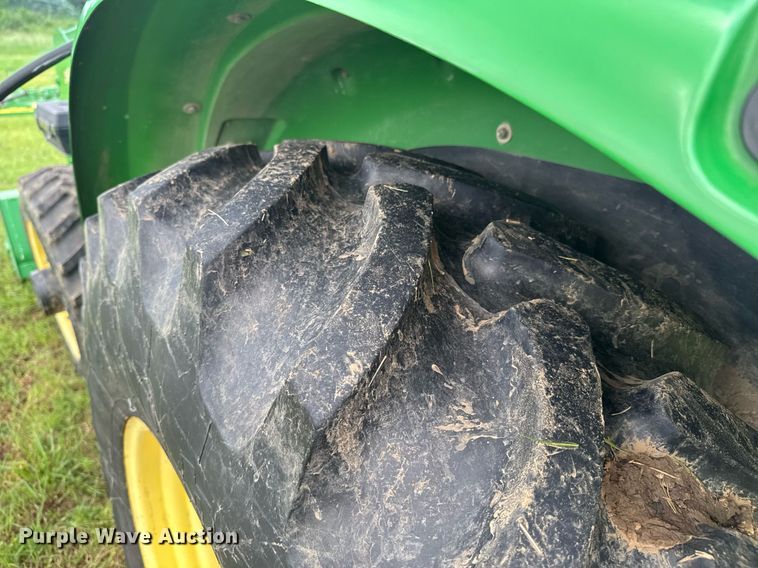 image for item DU9804 2004 John Deere 5520 MFWD tractor