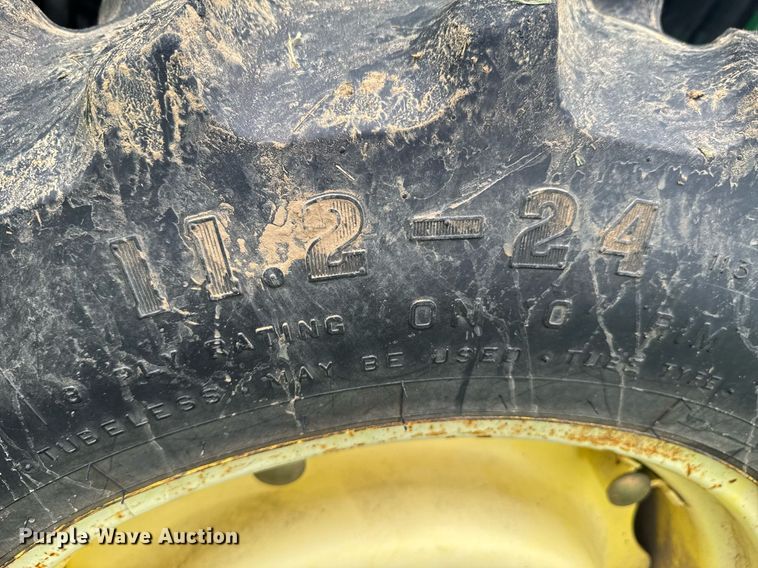 image for item DU9804 2004 John Deere 5520 MFWD tractor